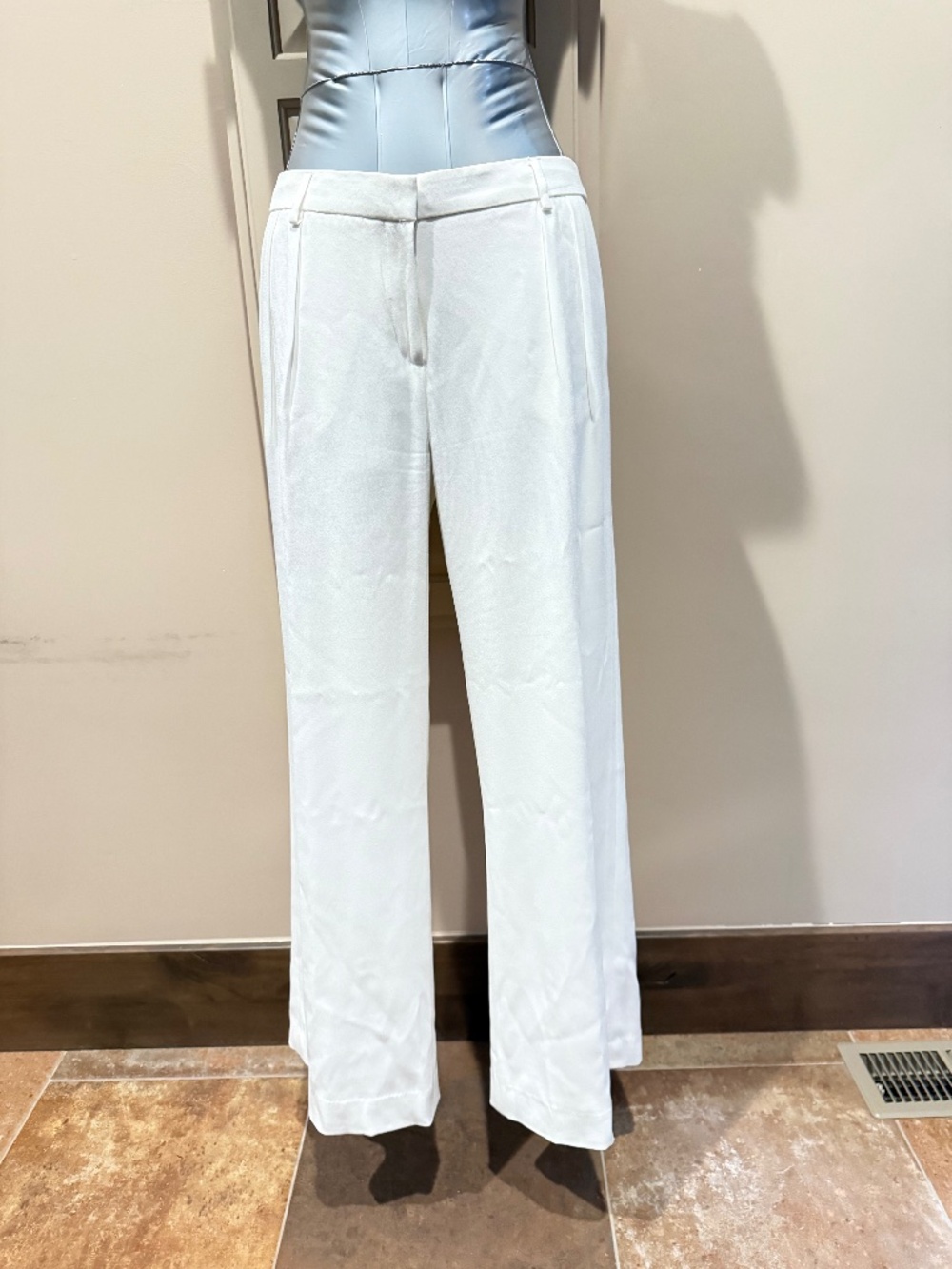 Chelsea 28 flat front pants, winter white.  size 4.